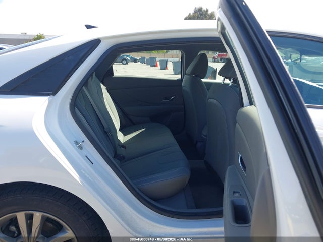 Продажа на аукционе авто 2022 Hyundai Elantra Sel, vin: 5NPLM4AG9NH065671, номер лота: 45050748