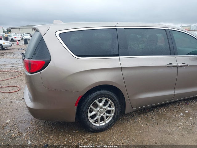 2017 Chrysler Pacifica Lx მანქანა იყიდება აუქციონზე, vin: 2C4RC1CG7HR622027, აუქციონის ნომერი: 45050860