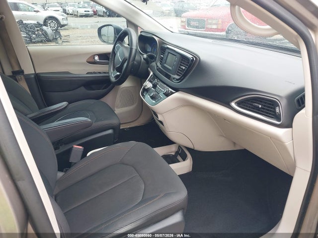 2017 Chrysler Pacifica Lx მანქანა იყიდება აუქციონზე, vin: 2C4RC1CG7HR622027, აუქციონის ნომერი: 45050860