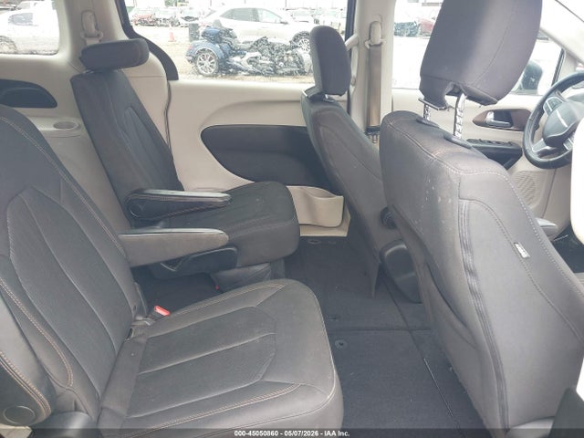 2017 Chrysler Pacifica Lx მანქანა იყიდება აუქციონზე, vin: 2C4RC1CG7HR622027, აუქციონის ნომერი: 45050860