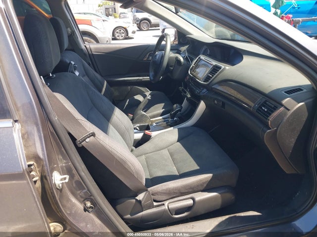 45050933 :رقم المزاد ، 1HGCR2F74HA247984 vin ، 2017 Honda Accord Ex مزاد بيع