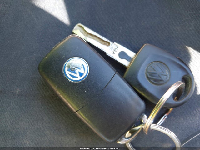 2005 Volkswagen New Beetle Gls მანქანა იყიდება აუქციონზე, vin: 3VWCM31Y05M310500, აუქციონის ნომერი: 45051253