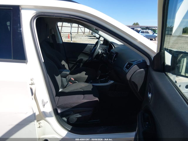 45051297 :رقم المزاد ، 3C4NJDAB5JT246119 vin ، 2018 Jeep Compass Sport 4x4 مزاد بيع