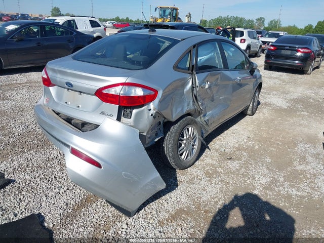45051338 :رقم المزاد ، 3FADP4AJ9FM203038 vin ، 2015 Ford Fiesta S مزاد بيع