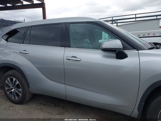 5TDGZRBH1NS243896 Toyota Highlander Xle