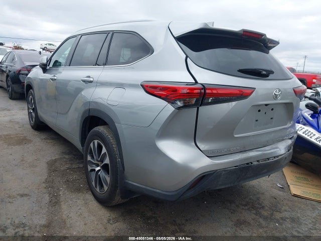 5TDGZRBH1NS243896 Toyota Highlander Xle