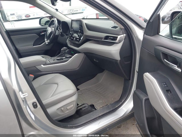 5TDGZRBH1NS243896 Toyota Highlander Xle