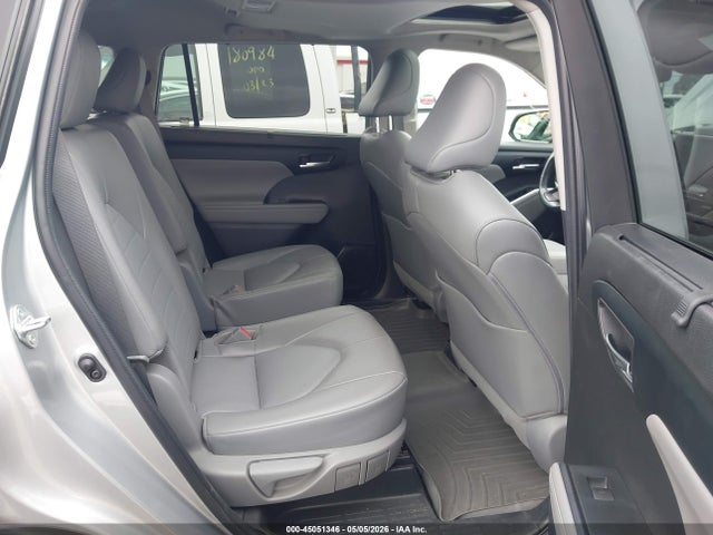 5TDGZRBH1NS243896 Toyota Highlander Xle