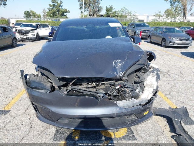 2022 Tesla Model X Dual Motor All-wheel Drive მანქანა იყიდება აუქციონზე, vin: 7SAXCBE56NF334115, აუქციონის ნომერი: 45051621