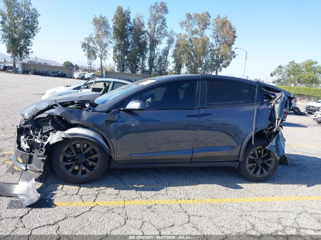 2022 Tesla Model X Dual Motor All-wheel Drive მანქანა იყიდება აუქციონზე, vin: 7SAXCBE56NF334115, აუქციონის ნომერი: 45051621