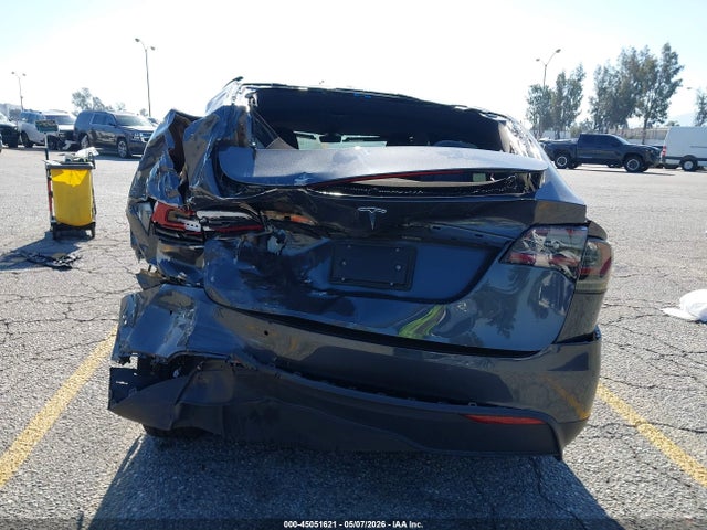 2022 Tesla Model X Dual Motor All-wheel Drive მანქანა იყიდება აუქციონზე, vin: 7SAXCBE56NF334115, აუქციონის ნომერი: 45051621