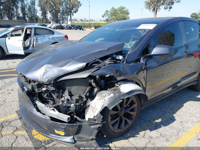 2022 Tesla Model X Dual Motor All-wheel Drive მანქანა იყიდება აუქციონზე, vin: 7SAXCBE56NF334115, აუქციონის ნომერი: 45051621