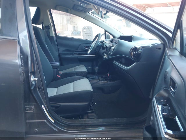 Toyota Prius C Two 2015 JTDKDTB35F1580385 Image 5