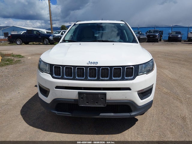 3C4NJDAB5JT392276 Jeep Compass Sport 4x4
