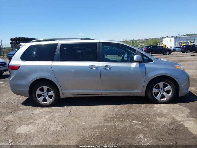 Toyota Sienna Le 8 Passenger 2017 5TDKZ3DC8HS854702 Image 14