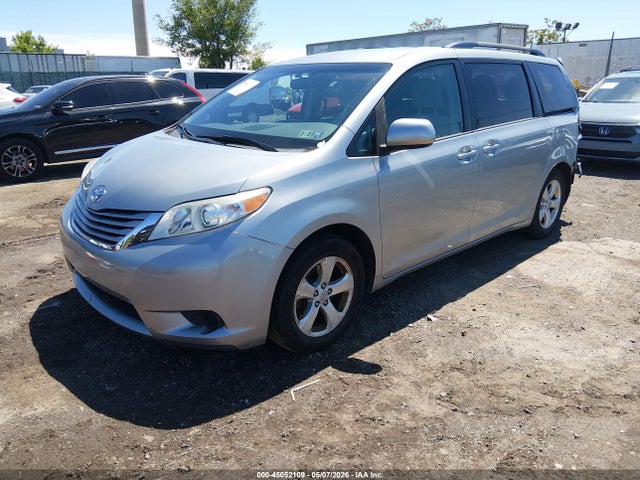 Toyota Sienna Le 8 Passenger 2017 5TDKZ3DC8HS854702 Image 2