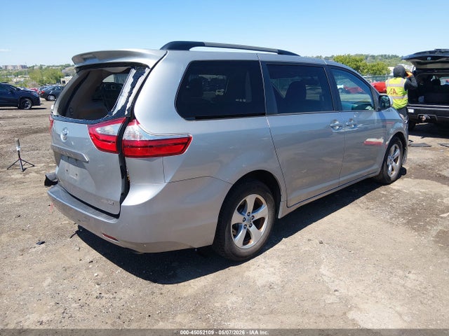 Toyota Sienna Le 8 Passenger 2017 5TDKZ3DC8HS854702 Image 4