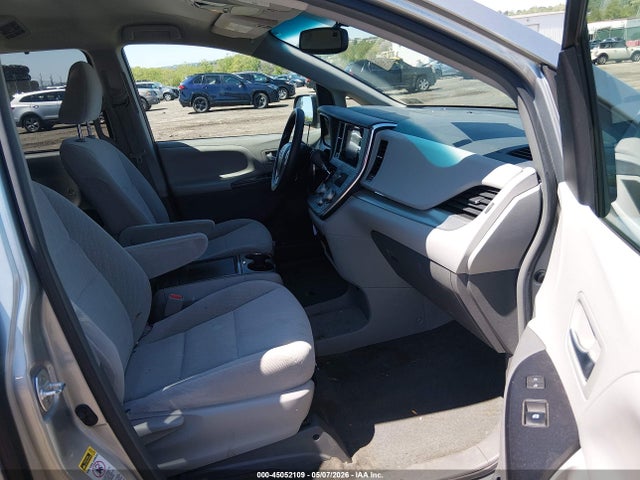 Toyota Sienna Le 8 Passenger 2017 5TDKZ3DC8HS854702 Image 5