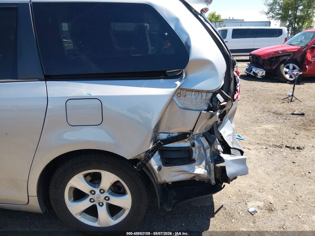 Toyota Sienna Le 8 Passenger 2017 5TDKZ3DC8HS854702 Image 6