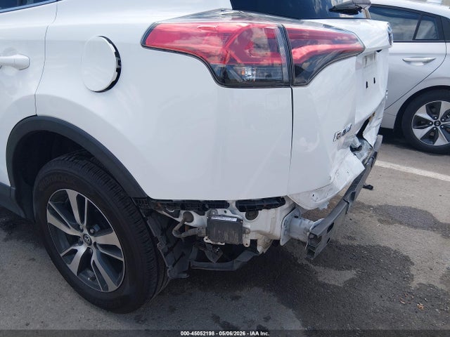 Toyota Rav4 Xle 2018 2T3RFREV0JW812118 Image 17