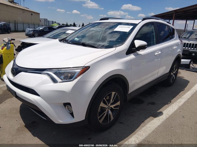 Toyota Rav4 Xle 2018 2T3RFREV0JW812118 Image 2