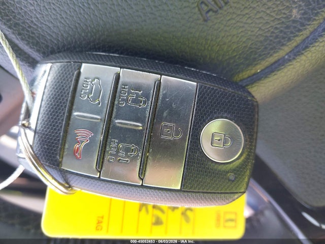 Auction sale of the 2016 Kia Sedona Sx, vin: KNDMC5C12G6169762, lot number: 45052453