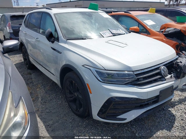 Volkswagen Tiguan 2.0t Se R-line Black 2023 3VVCB7AX7PM022940 main image