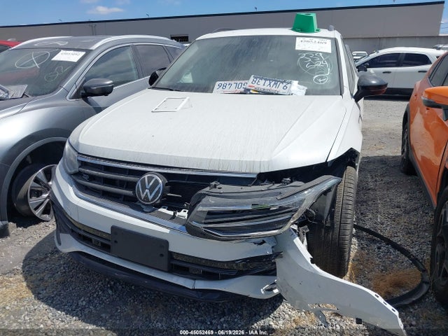 3VVCB7AX7PM022940 Volkswagen Tiguan 2.0t Se R-line Black