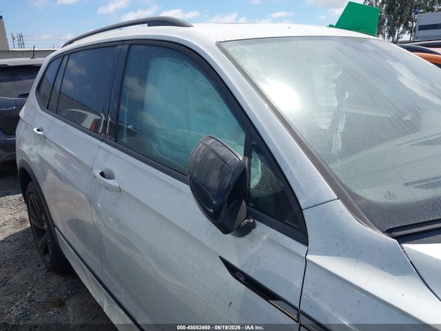 3VVCB7AX7PM022940 Volkswagen Tiguan 2.0t Se R-line Black
