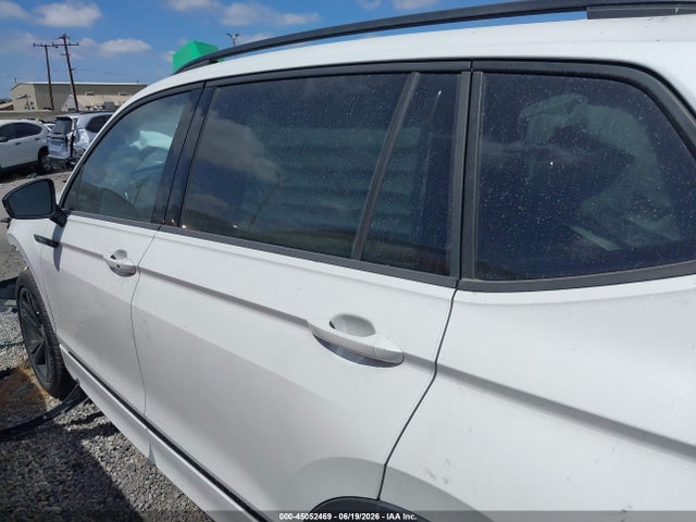 3VVCB7AX7PM022940 Volkswagen Tiguan 2.0t Se R-line Black