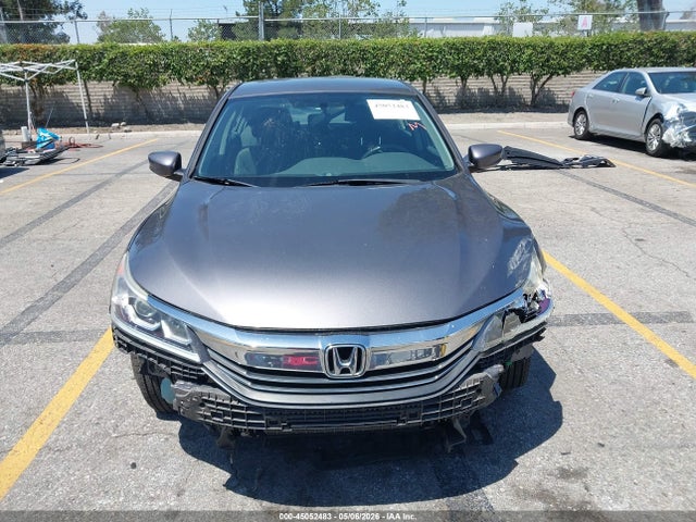 45052483 :رقم المزاد ، 1HGCR2F33HA303880 vin ، 2017 Honda Accord Lx مزاد بيع