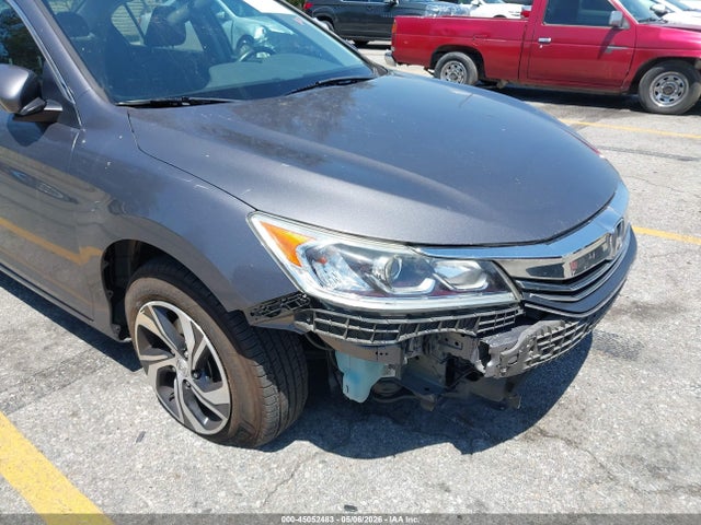 45052483 :رقم المزاد ، 1HGCR2F33HA303880 vin ، 2017 Honda Accord Lx مزاد بيع