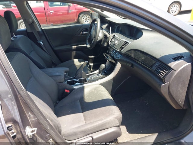 45052483 :رقم المزاد ، 1HGCR2F33HA303880 vin ، 2017 Honda Accord Lx مزاد بيع