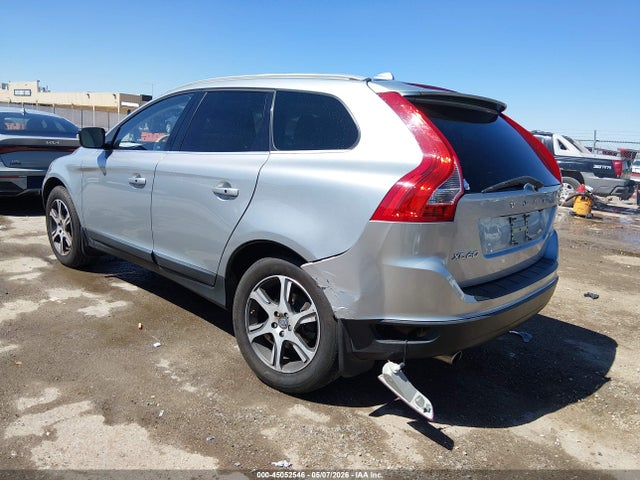 2013 Volvo Xc60 T6 მანქანა იყიდება აუქციონზე, vin: YV4902DZ0D2394103, აუქციონის ნომერი: 45052546
