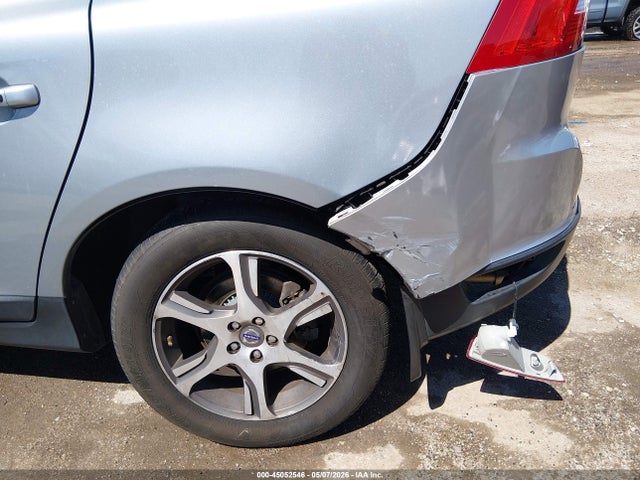 2013 Volvo Xc60 T6 მანქანა იყიდება აუქციონზე, vin: YV4902DZ0D2394103, აუქციონის ნომერი: 45052546