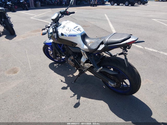Yamaha FZ07 2016 JYARM06E0GA010171 Image 3