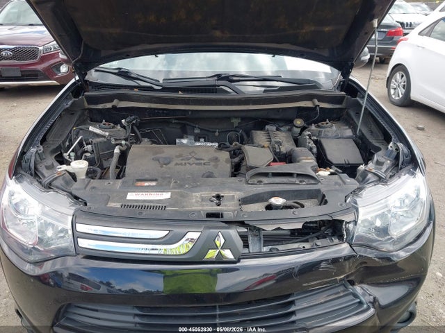 JA4AZ3A33EZ006683 Mitsubishi Outlander Se