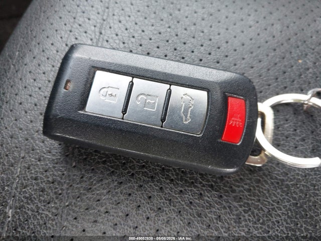 JA4AZ3A33EZ006683 Mitsubishi Outlander Se
