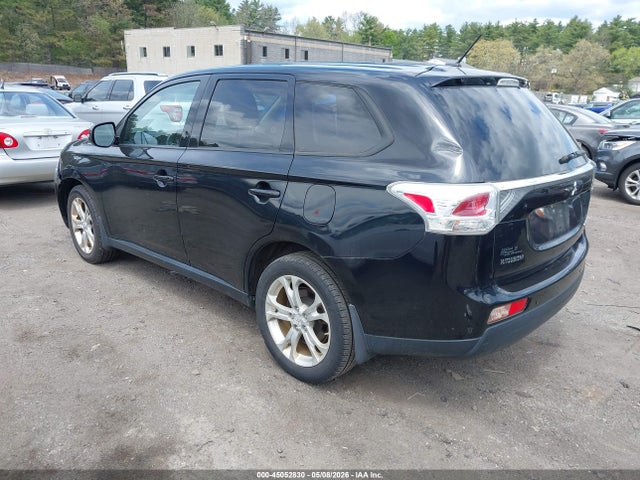 JA4AZ3A33EZ006683 Mitsubishi Outlander Se