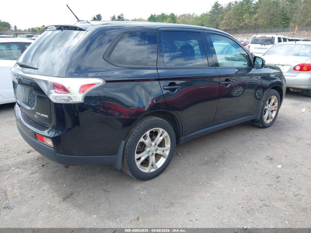 JA4AZ3A33EZ006683 Mitsubishi Outlander Se