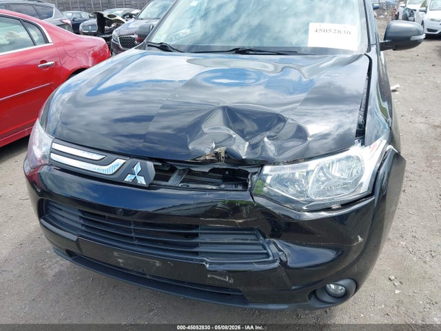 JA4AZ3A33EZ006683 Mitsubishi Outlander Se