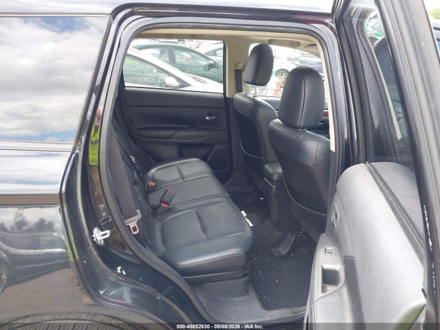 JA4AZ3A33EZ006683 Mitsubishi Outlander Se