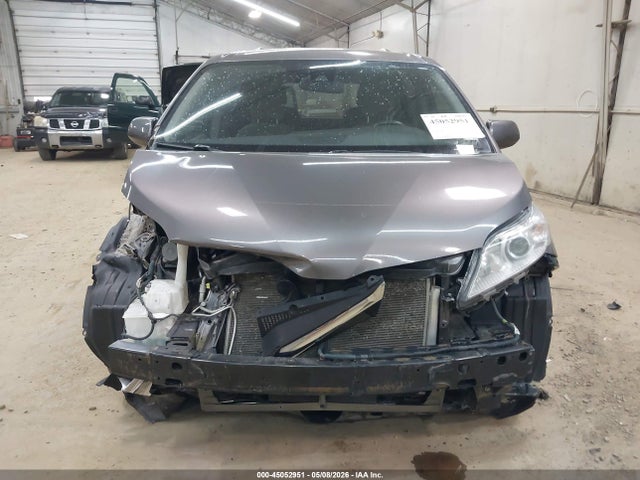 45052951 :رقم المزاد ، 5TDJZ3DC9LS242545 vin ، 2020 Toyota Sienna Le مزاد بيع