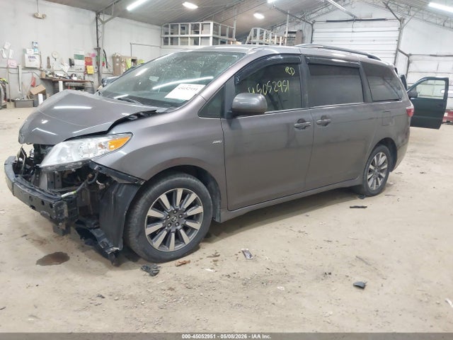 45052951 :رقم المزاد ، 5TDJZ3DC9LS242545 vin ، 2020 Toyota Sienna Le مزاد بيع