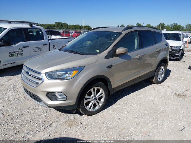 45053096 :رقم المزاد ، 1FMCU0GD4JUB09545 vin ، 2018 Ford Escape Se مزاد بيع