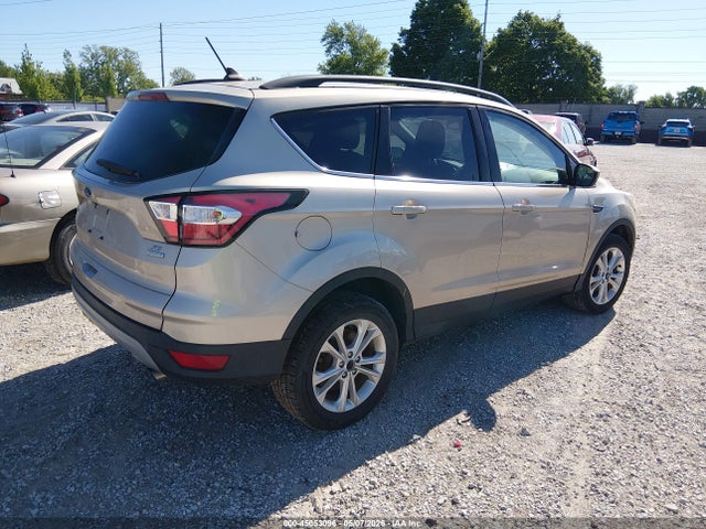 45053096 :رقم المزاد ، 1FMCU0GD4JUB09545 vin ، 2018 Ford Escape Se مزاد بيع