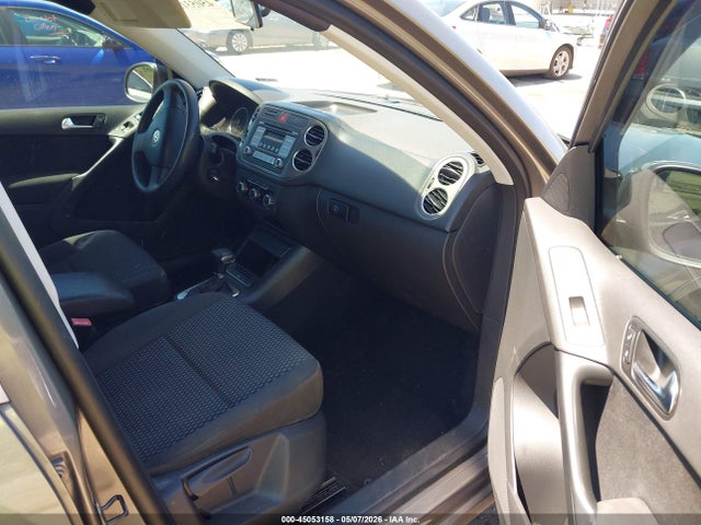 45053158 :رقم المزاد ، WVGAV7AX1AW528750 vin ، 2010 Volkswagen Tiguan S مزاد بيع