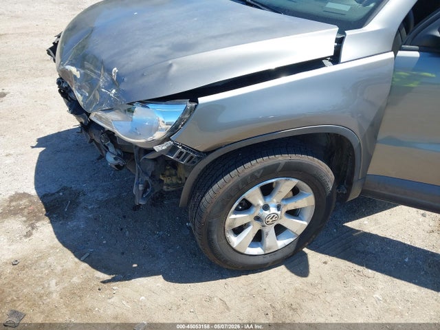 45053158 :رقم المزاد ، WVGAV7AX1AW528750 vin ، 2010 Volkswagen Tiguan S مزاد بيع
