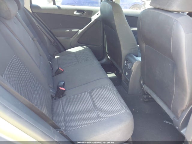 45053158 :رقم المزاد ، WVGAV7AX1AW528750 vin ، 2010 Volkswagen Tiguan S مزاد بيع