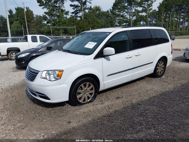 2015 Chrysler Town & Country Touring მანქანა იყიდება აუქციონზე, vin: 2C4RC1BG9FR588817, აუქციონის ნომერი: 45053211
